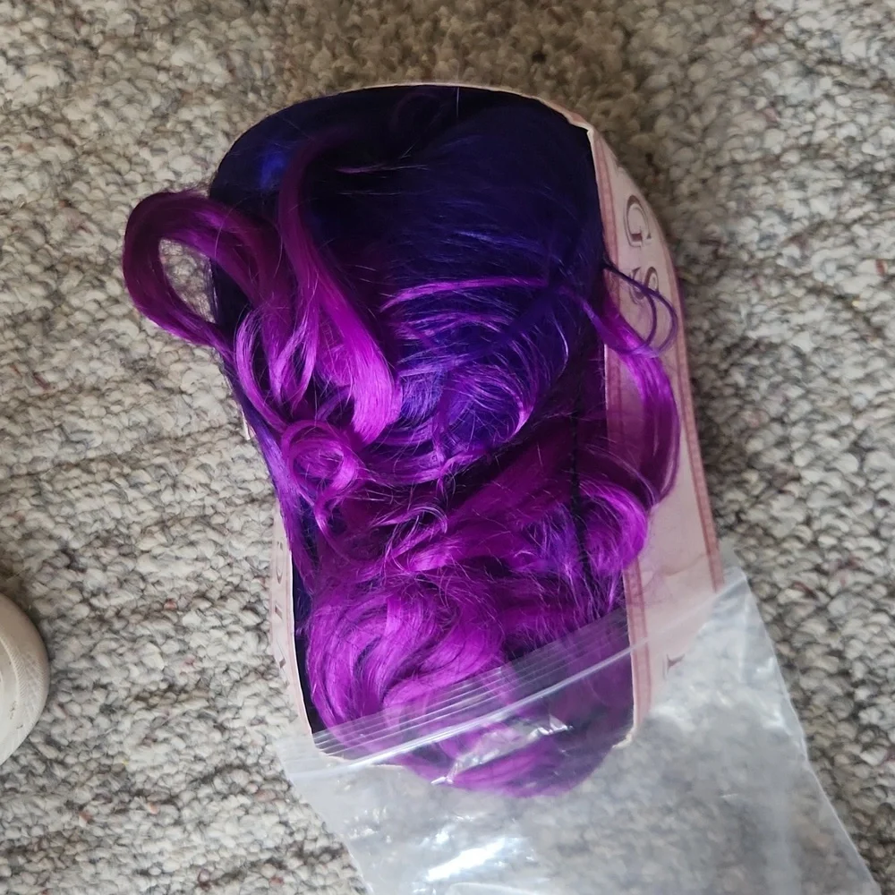 NWT 26in synthetic ombre wig - Picture 4 of 4